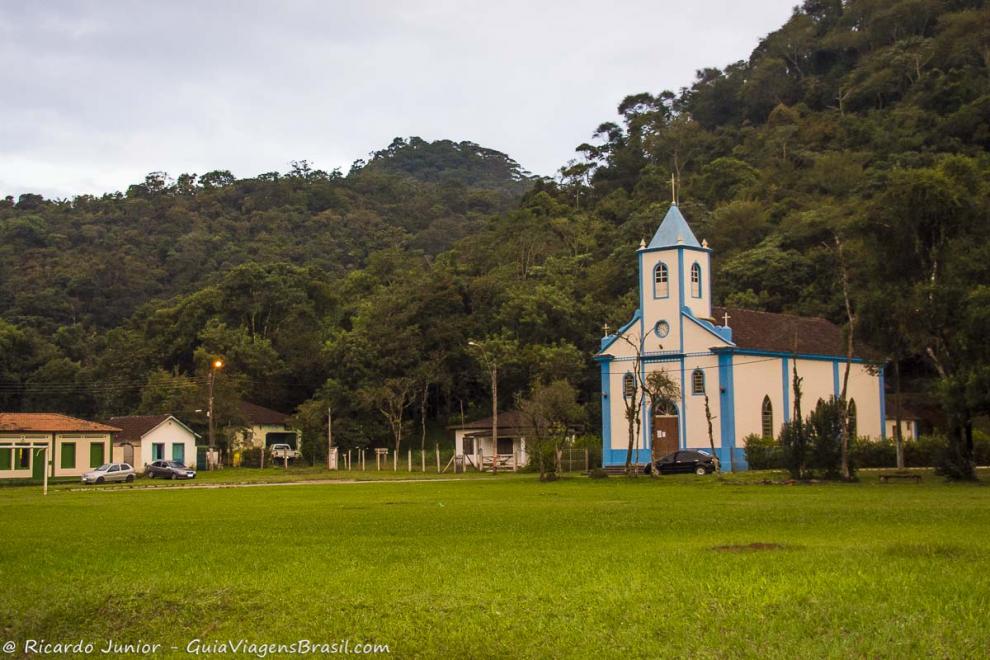 Imagem de uma igreja histórica em Visconde de Mauá.